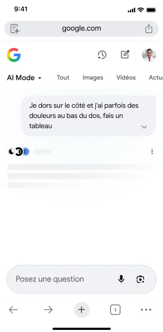 À partir de l'écran d'accueil de l'appli mobile Chrome, un utilisateur ouvre le mode IA. Il touche « Poser n'importe quelle question » pour ouvrir le clavier.